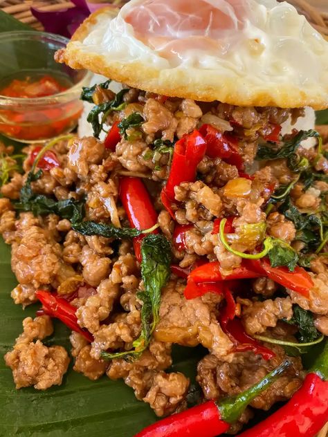 Kra Pao Recipe, Beef Pad Kra Pow, Ka Prow Recipe, Pad Ga Prow, Pad Ka Pow, Pad Kra Pow Recipe Thai Basil Chicken, Kaprow Recipe, Pad Kra Pao Recipe, Thai Authentic Recipes