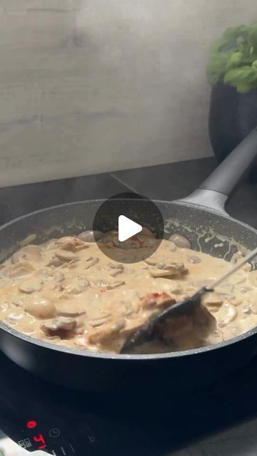 foodie gadgets on Instagram: "Mushroom Cream Sauce 🍄 (via: @ikosun_kitchen)  Ingredients: * 400g brown and white mushrooms * 1 large onion * 2 grated garlic cloves * 2 tablespoons oil * 1 tsp butter * 250ml vegetable broth * 200ml light cream * 2 tbsp parsley, chopped * Salt, pepper, paprika powder To thicken, add 1 teaspoon of cornstarch and a little water.  Preparation: * Clean the mushrooms, cut off a little of the stalk, and slice them. * Heat the oil and butter in a pan, and sauté the onion and garlic until translucent. * Then, fry the mushroom slices. * Deglaze with vegetable broth. * Mix well and add the cream. * Simmer over medium heat for 3-4 minutes. * Add pepper, paprika powder, and salt. * To thicken, mix cornstarch with water and add it. * Also, stir in half of the parsley an How To Prepare Mushrooms, Easy Sauces, Apple Cinnamon Recipes, Mushroom Cream Sauce, Rice Bread, Mushroom Cream Sauces, Brown Gravy Mix, Kitchen Ingredients, Brown Gravy