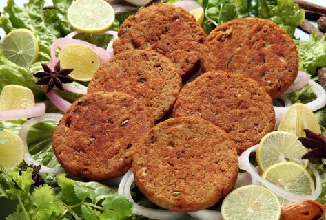 Find amazing Chicken pickle to use in your Kitchen through Gourmet Craft. This is the image of Frozen Chicken Shami Kebab. Shami Kebab, Chicken Pickle, Peanut Chutney, Cook Breakfast, Amazing Chicken, Frozen Snack, Indian Breakfast, Cooked Breakfast, Frozen Chicken