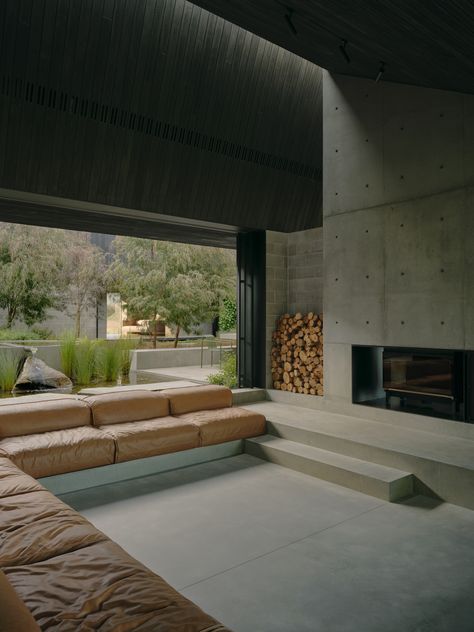 Home Tour | Merricks Farmhouse by Michael Lumby with Nielsen Jenkins Internal Courtyard, Single Bedroom, Timber Cladding, Architecture Awards, Lounge Design, Australian Homes, Luz Natural, The Design Files, Large Homes