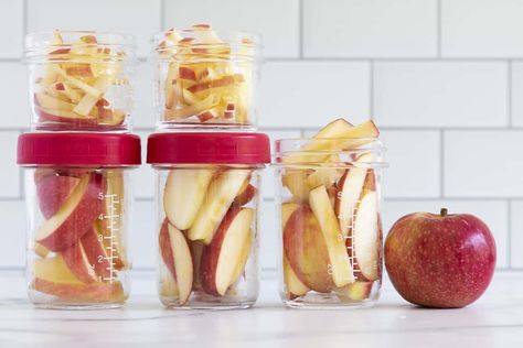 How to Store Apples (Keep Sliced Apples Fresh) Healthy Apple Cake, How To Store Apples, How To Store Strawberries, Apple Recipes Healthy, Baby Mum, Quick Baking, Strawberry Breakfast, Sliced Apples, Food Advice