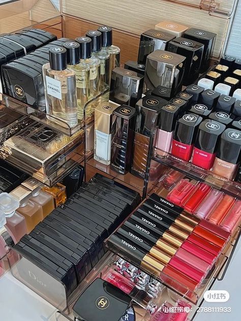 Koleksi Makeup, Koleksi Parfum, Makeup Collection Goals, Corps Idéal, Eksterior Modern, Alat Makeup, Expensive Makeup, Makeup Drawer Organization, Makeup Drawer