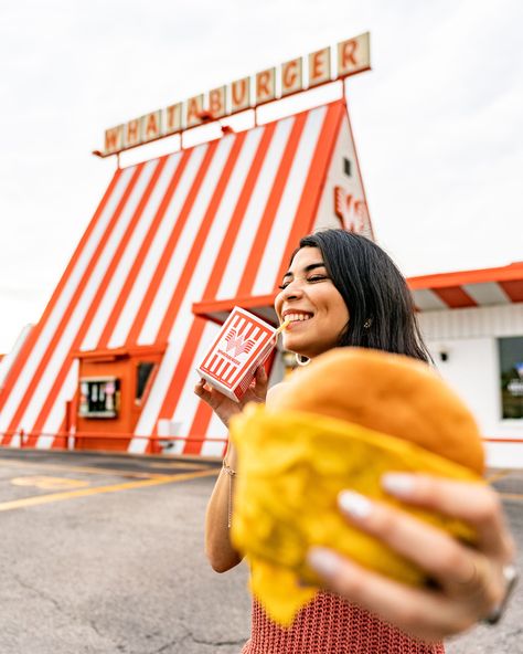 Whataburger Photoshoot - Pico De Gallo Burger - Whataburger Whataburger Photoshoot, Tailgate Photoshoot, Burger Photography, Big Snacks, Retro Photoshoot, Cafe Wall Art, Food Photoshoot, Cute Birthday Pictures, Cafe Wall