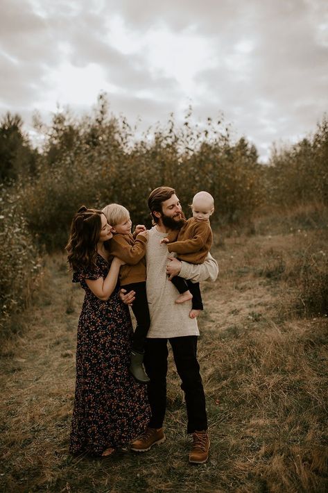 Family Photos In Woods Forests, Moody Outdoor Family Photos, Fall Session Outfits Family, Family Photos Moody, Moody Fall Family Photoshoot, Black Dress Family Photoshoot, Dark Moody Family Photos, Trendy Family Photo Outfits, Moody Family Pictures