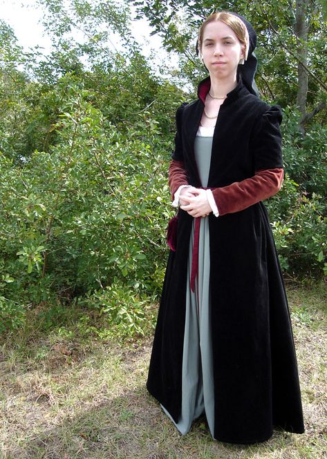 Fitted English Gown based on the Tudor Tailor pattern. English Gown, Elizabethan Clothing, Tudor Tailor, 16th Century Fashion, Tudor Dress, Tudor Fashion, Tudor Costumes, Medieval Garb, Fitted Gowns