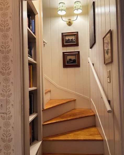 Linda on Instagram: "Always loved a twisty staircase…we had one in the summer kitchen of a former home and now this one as well. I’m picturing some fresh greens hanging from the sconce and candles on the steps for the holidays. #dreamingandscheming #oldhouselove #staircasedesign #bookstagram #booksandnooksdecor #booklovers #silouette #sconce #pleatedlampshade #fabriclampshades #countryhousestyle #countryhome #wallpaper #vintagestyle #spotmycottage #myheartandhomestyle #homeandgardenig #tradwitha Staircase Into Kitchen, Enclosed Stairs Ideas, Enclosed Stairwell Ideas, Closed Stairwell Ideas, Open Stairs Ideas, Closed Stairway, Narrow Enclosed Staircase Ideas, Servants Staircase, Enclosed Stairwell