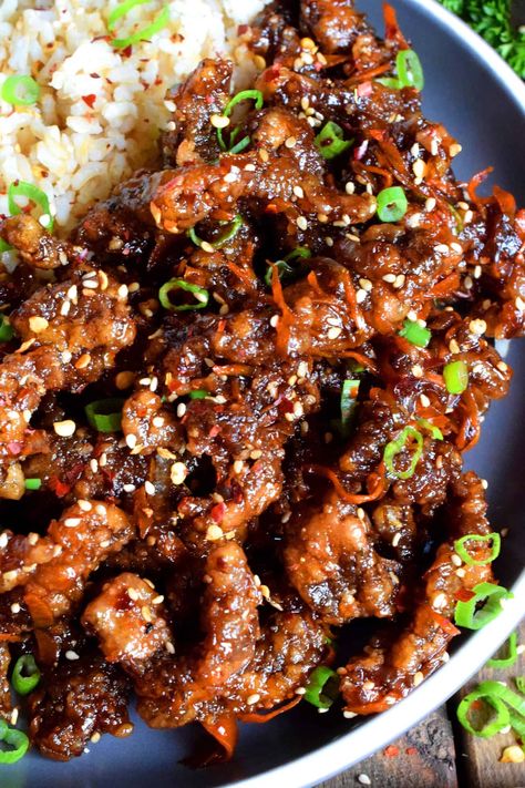 30 Minute Ginger Beef Sesame Beef Recipe, Putlock Ideas, Sesame Ginger Beef, Ginger Beef Recipe, Ginger Beef, Inexpensive Dinners, Crispy Beef, Asian Beef, Fried Beef