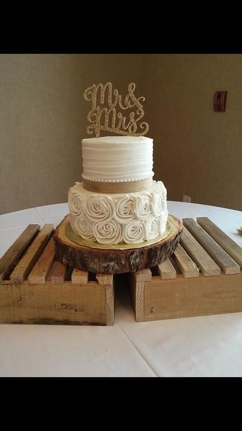 50th Anniversary Cakes Simple, Small Two Tier Cake, Vintage Pasta, Wedding Cake Centerpieces, 2 Tier Wedding Cakes, 50th Anniversary Cakes, Pretty Wedding Cakes, Wedding Cakes Elegant, 2 Tier Cake