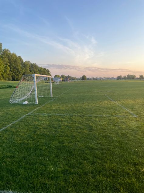 Entrainement Football, Soccer Season, Soccer Inspiration, Football Pitch, Sports Marketing, Travel Pictures Poses, Scenery Background, Soccer Life, Sports Aesthetic