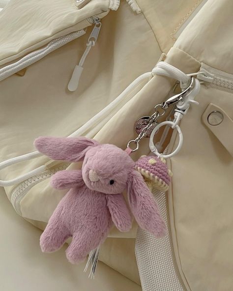 Bag With Keychain Aesthetic, Plushie Backpack Aesthetic, Keychain Plushies Aesthetic, Backpack Plush Keychain, Bashful Bunny, Pink Plush Kawaii Bag, Bunny Pink, Jellycat Stuffed Animals, Images Kawaii