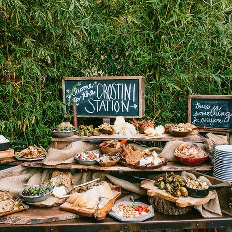 Crostini Station, Ideas Para Catering, Wedding Food Bars, Wedding Food Stations, Crostini Appetizers, Reception Food, Wedding Buffet, Food Stations, Bridal Shower Food