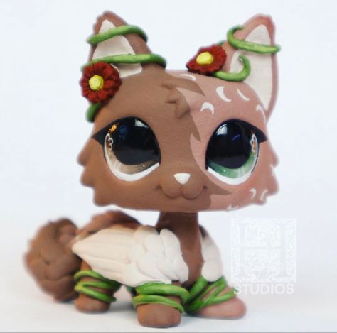 Lps Shorthair, Cottagecore Crafts, Lps Drawings, Wolf Cat, Игрушки Funko Pop, Lps Popular, Lps Custom, Custom Lps, Custom Figurines