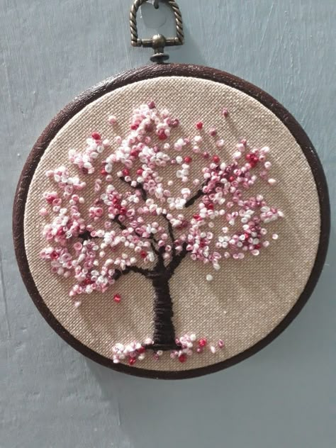 Embroidery Stitches Flowers, Sulaman Pita, Embroidery Hoop Art Diy, Embroidery Stitches Beginner, Basic Embroidery Stitches, Pola Sulam, Embroidery Stitches Tutorial, Hand Embroidery Flowers, Embroidery Patterns Vintage