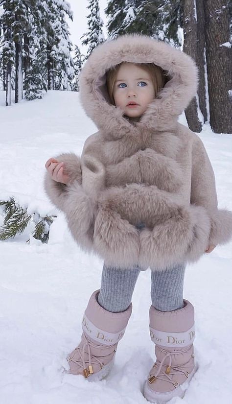 Dyosa Queen G Maya Diab, Girls Winter Outfits, Girls Outwear, Kids Winter Outfits, Girls Fleece, Winter Kids, Baby Cold, Childrens Fashion