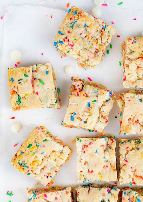 Birthday Blondies, Dessert Blondies, Birthday Cake Blondies, Baking Brownies, Cake Mix Brownies, Birthday Brownies, Cooking Blogs, Celebration Desserts, Blondie Recipe