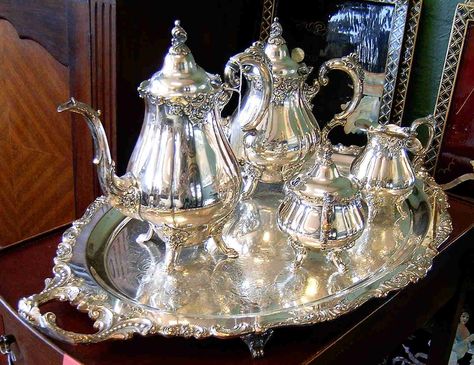 C. Dianne Zweig - Kitsch 'n Stuff: Has The Popular Drama Series Downton Abbey Influenced Your Antiques And Collectibles Business ? Mexican Kitchen Style, Silver Tea Service, Silver Candelabra, Silver Tea Set, Silver Teapot, Vintage Cutlery, Silver Tea, Vintage Silverware, Antique Tea