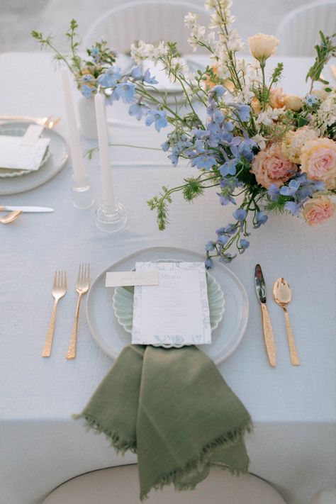 Garden Party Wedding Tablescape, Mexico Wedding Ideas Color Schemes, Baby Blue And Green Wedding, Sage Green Wedding Tables, Spring Wedding Place Settings, Wedding Table Decor Long Tables, Pastel Wedding Table Setting, Spring Wedding Table Settings, Summer Wedding Tablescapes