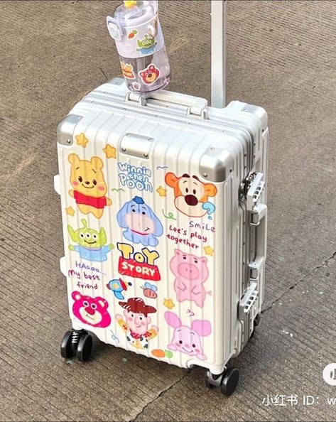 Koper Traveling Aesthetic, Koper Traveling, Cute Suitcases, Cute Luggage, Stylish Luggage, My Style Bags, Hello Kitty Themes, Baby Pink Aesthetic, Disney Handbags