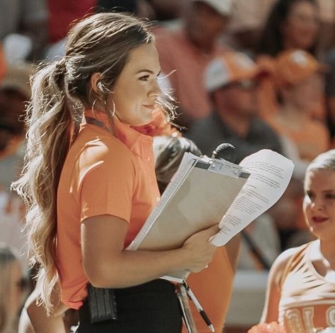 Female Coach Aesthetic, Sideline Reporter Aesthetic, Sports Photographer Outfit, Sports Manager Aesthetic, Sports Analyst Aesthetic, Coaching Aesthetic Sports, Sports Job Aesthetic, Sport Psychology Aesthetic, Women In Sports Marketing