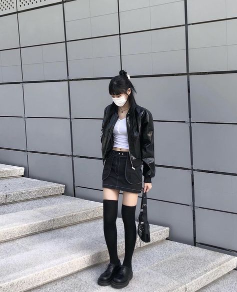 Edgy Korean Outfits, Achromatic Outfit, Korean Fashion Dark, Korean Grunge Outfits, Korean Fashion Grunge, Acubi Fashion, Outfit Korean, Sophisticated Outfits, Miniskirt Outfits