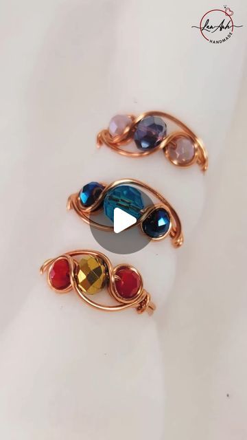 Wire Adjustable Rings, Wire Jewelry Rings Tutorial, How To Make Rings Diy, Diy Rings Wire, How To Make Rings Out Of Wire, Bead Rings Tutorial, Wire Crystal Rings, Simple Wire Rings, Wire Rings Ideas