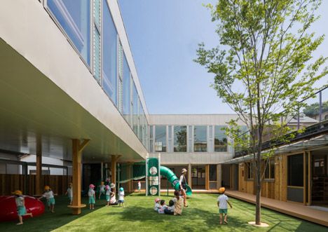 Nursery by Tadashi Suga Architects Kobe City, Preschool Designs, Campus Design, Kindergarten Design, School Interior, Architects Office, Areas Verdes, Nursery School, School Building