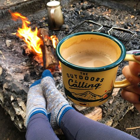 So apparently today is International Coffee Day. We're a little biased, but we think the best place to enjoy a hot cup of coffee is right by the campfire whilst warming your toes 🔥 ☕️ What do you think? 📷 Photo credit: Rebecca Vincent Rebecca Vincent, Autumn Camping, Boozy Hot Chocolate, Nutella Hot Chocolate, Camping Foods, Classic Hot Chocolate, International Coffee Day, Mulled Wine Recipe, Hot Drinks Recipes