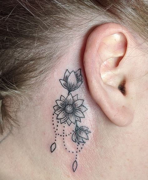 Ladies Ear Tattoo, Matching Bestie Tattoos, Ladies Tattoos, Tattoo Ladies, Bestie Tattoos, Bestie Tattoo, Fun Group, Tattoo Ink, Ear Tattoo