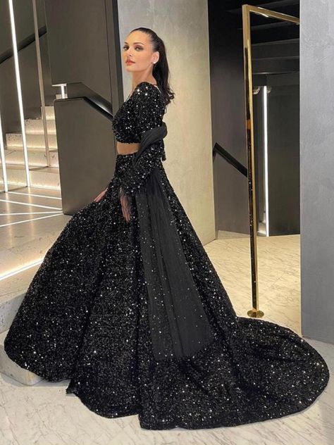 Black Bridal Lehenga, Asian Fits, Ejaaz Couture, Embellished Lehenga, Black Lehenga Choli, Lehenga Choli Designs, Pengantin India, Velvet Lehenga, Sabyasachi Lehenga