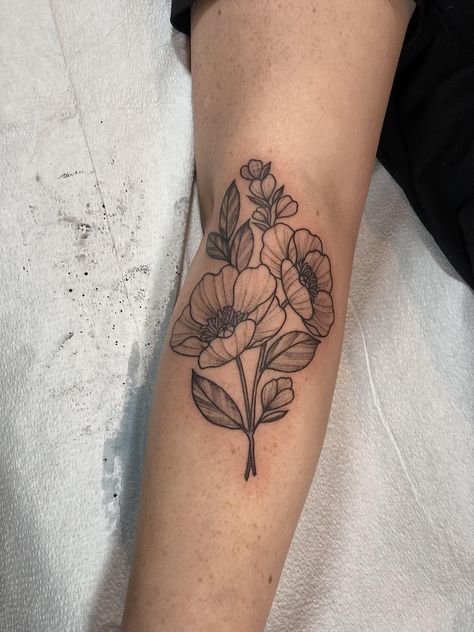 Bet you've never met a gal who loves floral tattoos! Done by Jessica Doyle Altar Tattoo Calgary Alberta! #tattoos #tattoo #beauty Altar Tattoo, Alberta Tattoo, Trending Tattoos, Prison Tattoos, Floral Tattoos, R Tattoo, Calgary Alberta, Best Artist, Flash Tattoo