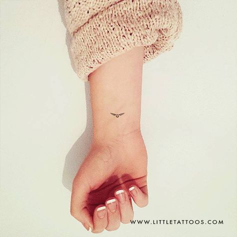 Tiny Harry Potter Tattoos, Hase Tattoos, Golden Snitch Tattoo, Snitch Tattoo, Harry Tattoos, Hp Tattoo, Inspiration Tattoo, Harry Potter Tattoo, Harry Potter Tattoos