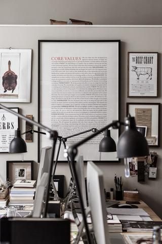 Startup Office Design Ideas for a Flying Start - Fat Shack Vintage Startup Office Design, Interior Design Examples, Workspace Studio, Startup Office, Minimal Interior Design, New York Loft, Framed Pictures, Industrial Interior Design, Office Workspace