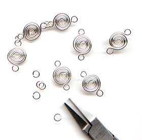 WireWorkers Guild: The WireWorkers Guild Wire Spiral, Wire Bangle Bracelets, Wire Jewelry Making, Bijoux Fil Aluminium, Wire Jewelry Tutorial, Wire Jewelry Designs, Wire Bangles, Diy Wire Jewelry, Wire Work Jewelry