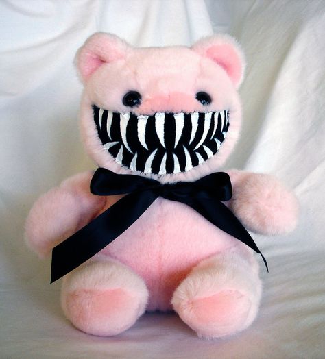 Bear Monster, Creepy Stuffed Animals, Creepy Toys, Doll Plushies, Creepy Pasta, Kawaii Plush, Kawaii Plushies, Urban Legends, Creepy Dolls