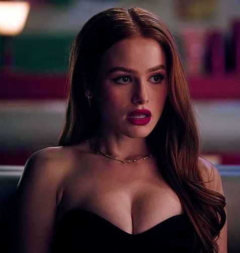 Cheryl Bombshell, Cheryl Blossom Aesthetic, Cheryl Blossom Riverdale, Allison Argent, Madelaine Petsch, Women Writing, Snow Bunnies, Cheryl Blossom, Halloween House