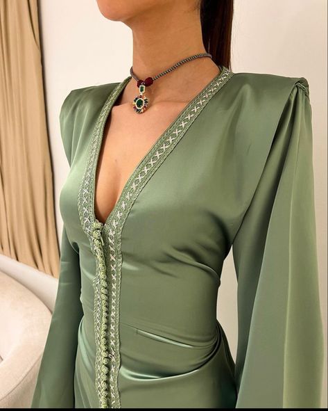 Ramadan Look, Moroccan Kaftan Dress, Moroccan Arabic, Abaya Fashion Dubai, Morocco Marrakech, Moroccan Clothing, Ac New Leaf, Kaftan Designs, Learn Anything