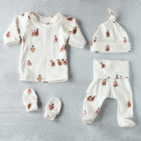 Gender Neutral Outfits Baby, Gender Neutral Outfits, Baby Boy Winter Outfits, Shirt Knot, Penguin Baby, Preemie Clothes, Newborn Coming Home Outfit, Baby Shopping, Gender Neutral Baby Gifts