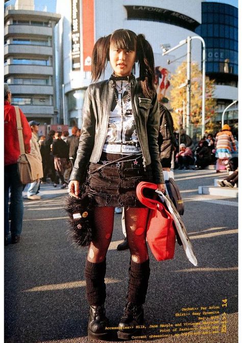 Fruits Magazine, 일본 패션, Harajuku Fashion Street, Tokyo Street Style, New Rock, Fresh Fruits, Tokyo Fashion, Japanese Street Fashion, J Fashion