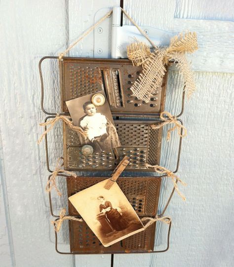 Repurposed Kitchen, Photo Hanging, Kerajinan Diy, Cheese Grater, Repurposed Items, Primitive Crafts, Funky Junk, Old Kitchen, Vintage Crafts