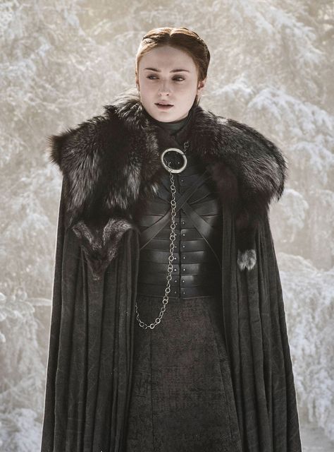 The Mystery Of The GOT Coffee Cup Just Got Explained By Sansa Stark+#refinery29 Sansa Stark Armor, Got Outfits Sansa, Got Sansa Stark, Costuming Aesthetic, Sansa Stark Outfits, Sansa Stark Dress, Sansa Dress, Sansa Stark Cosplay, Lyanna Mormont