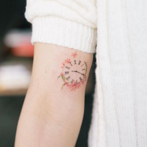 Galaxy Tattoos, Mangas Tattoo, Tattoos Inspiration, Clock Tattoo Design, Best Tattoos For Women, Mother Tattoos, Tattoo For Son, Delicate Tattoo, Clock Tattoo