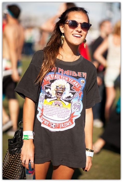 The simple tee (as a dress) Look Da Festival, Festival Mode, Look Con Short, Fest Outfits, Festival Trends, Music Festival Fashion, Music Festival Outfits, Music Festival Outfit, Festival Style