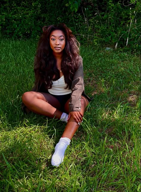 Sza inspired photo shoot Sza Ctrl Inspired Photoshoot, Sza Inspired Photo Shoot, Senior Photo Black Women, Senior Sunday Pictures, Ctrl Photoshoot, Senior Portraits Black Women, Senior Pics Black Women, Senior Photos Black Women, Outdoors Picture Ideas