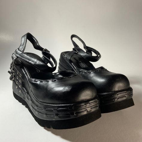 Omg! Selling these amazing DEADSTOCK B-Two platform shoes from the 90s. They are BRAND NEW however have been stored incorrectly in a warehouse for a very long time…#platformshoes #depopseller #vintage black flower 60s 70s 80s 90s punk emo retro grunge vintage cyber goth groovy y2k special different alt unique harajuku ganguru gyaru kawaii leather rock metal alternative Shoes From The 90s, Emo Shoes, Mall Goth Y2k, Weird Aesthetic, Gyaru Kawaii, Grunge Shoes, 80s Shoes, Goth Things, 90s Punk