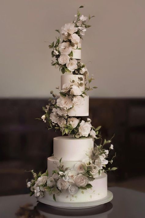 Three tiered floating white wedding cake with flowers twisting around it Deluce Cakes, Cake Designs Elegant, Wedding Cake Floral Design, Luxury Wedding Cake Design, Wedding Cake Designs Elegant, Wedding Cake Floral, Tall Wedding Cakes, Contemporary Wedding Cakes, Cake Floral