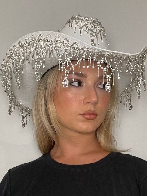 Nashville 2023, Rhinestone Cowboy Hat, Traje Cowgirl, Twins Party, Rhinestone Cowboy, Glitzy Glam, Space Cowgirl, Fest Outfits, Cowgirl Birthday