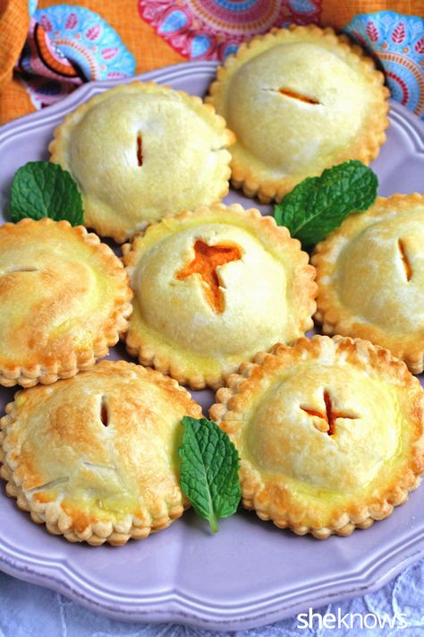 There's big flavor in these vegetarian chickpea and sweet potato hand pies Vegetarian Hand Pies, Sweet Potato Hand Pies, Potato Hand Pies, Chickpea And Sweet Potato, Savory Hand Pies, Small Pies, Hand Pies Savory, Hand Pie Recipes, Pie Maker