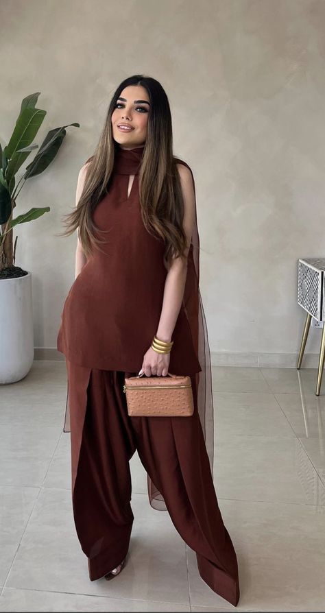 Dhoti Kurta Women Indian Outfits, Trendy Indian Suits, Classy Indian Suits For Women, Basic Suits Women Indian, Indian Suits For Women Stylish Classy, Casual Eastern Wear, Classy Kurtas For Women, Suit Design For Girls Indian, Simple Indian Suits Classy