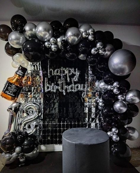 Festa All Black, Birthday 25, Small Birthday Parties, Black Party Decorations, 17th Birthday Ideas, 18th Birthday Decorations, 21st Bday Ideas, 16th Birthday Decorations, Birthday Decorations For Men