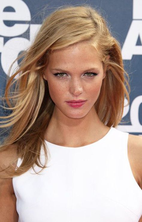 Blond miel                                                                                                                                                                                 More Color Rubio, Erin Heatherton, Ginger Hair Color, Strawberry Blonde Hair, Mtv Movie Awards, Long Blonde, Strawberry Blonde, Honey Blonde, Hair Envy